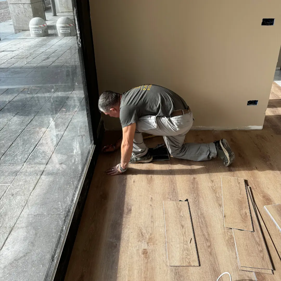 Installazione di doghe SPC in un ambiente interno