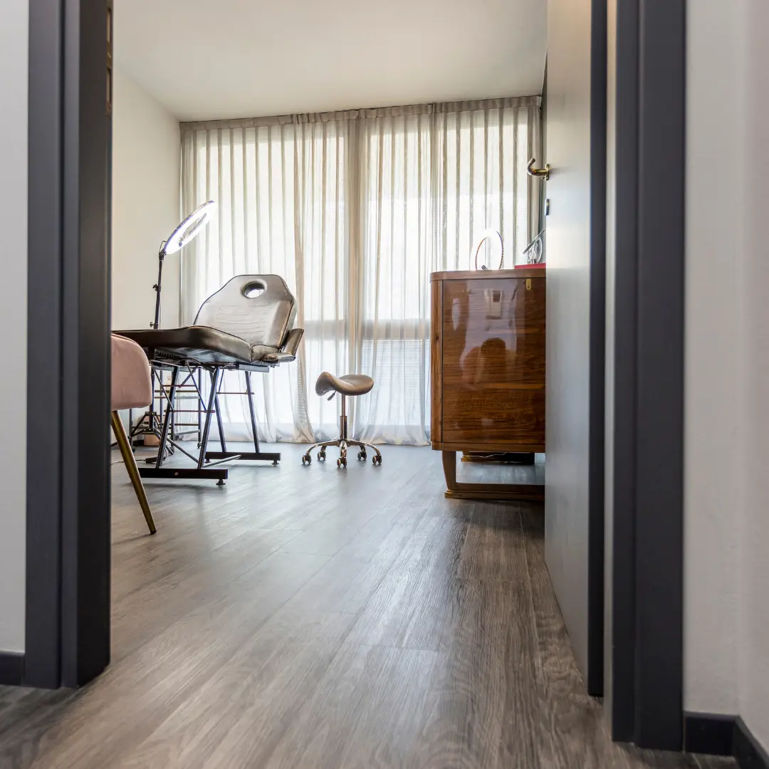 Pavimento SPC effetto legno in un ambiente interno